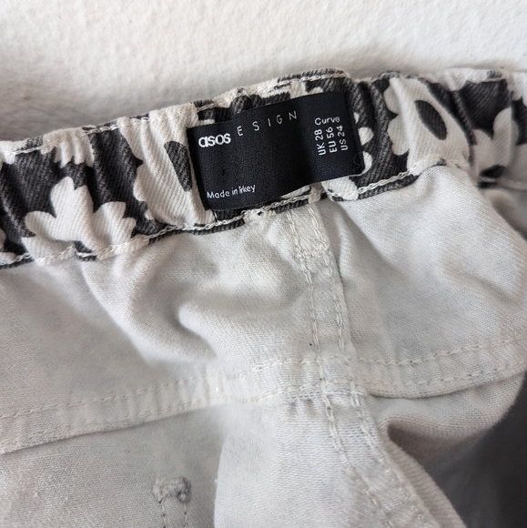 ASOS Hi Rise Daisy Mom Jeans - Picture 9 of 11